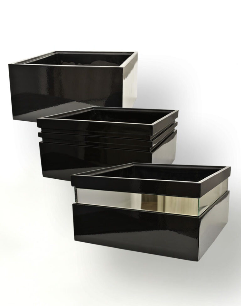 MISA NAGROBNA Z ŻYWICY CZARNA KWADRATOWA 24 cm